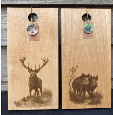 Veluws streekproduct – Borrelplank van Veluws beukenhout met gravure van Veluws wild